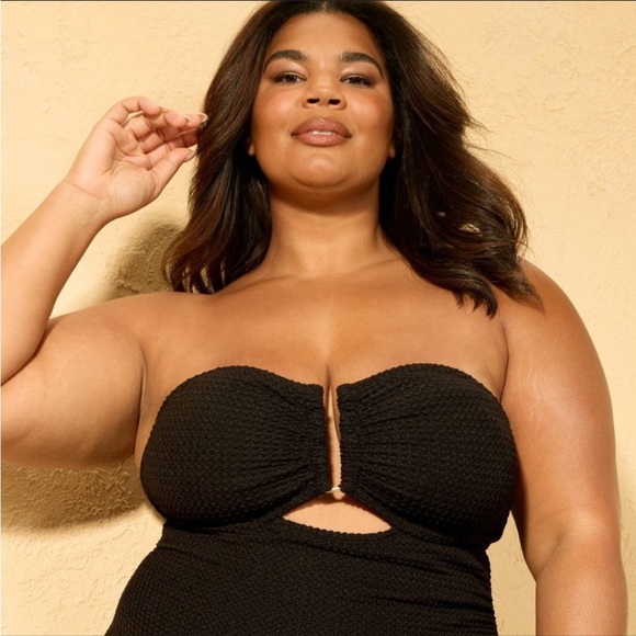 NWT Women's Crochet U Wire Medium
Coverage One Piece Swimsuit - Shade & Shore - Picture 5 of 6